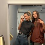 Ana Fernández Instagram - EMPIEZA LA GUERRA 💥 @anafdz1989 es Millenial y @celiagal7 muy a su pesar es GEN Z. ¿Cuál es las dos generaciones es mejor? (Pues como este mensaje lo está escribiendo Celia, pues la Z) 🤡 @podimo_es Esperamos vuestros comentarios y que llegue la nostalgia a @sincericidio_podcast #EscuchaloenPodimo