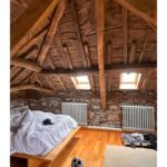 Ana Fernández Instagram – Gracias como siempre Asturias por tu fresquito, lluvia, primeros Níscalos, casita rural, chimenea… Un par de días de bosque , silencio ( aunque sea complicado por cómo está el mundo ahora mismo y la ansiedad que genera) , cocinar los tesoros 🍄, jugar haciendo trampas absolutas y en momentos simplemente ESTAR  y mirar a las vacas pastar. 

@adri_marlon @celiagal7 @joreman_marlon oye, que a gustito ☺️.