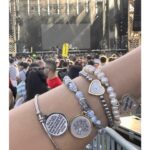 Ana Fernández Instagram – “La vida es una aventura continua, un camino que recorrer con sentimiento, valor y la armonía que
nos rodea. Pero la vida no sería nada si no fuera por todas aquellas personas, momentos, pasiones y recuerdos que nos acompañan cada día” 

La Nueva Colección de Kidult y sus diferentes joyas se han convertido en mi amuleto para tener siempre presentes las cosas que más valoro y que más me importan.

@discoverkidult_es 
#kidult #discoverkidult #kidultespaña #ad