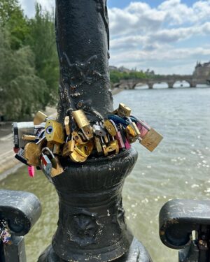 Ana Fernández Instagram - PARIS 🩵