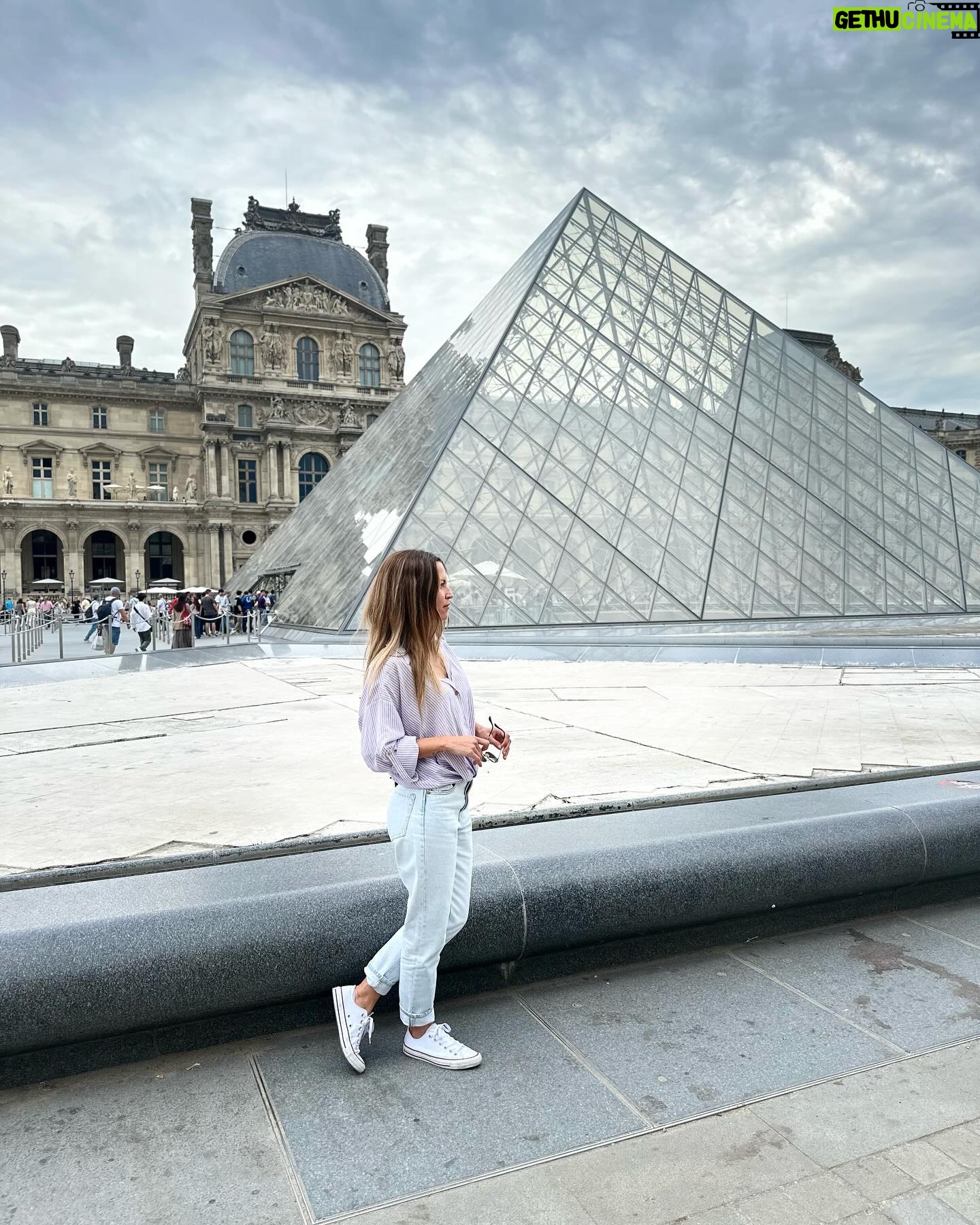Ana Fernández - 17.4K Likes - PARIS 🩵