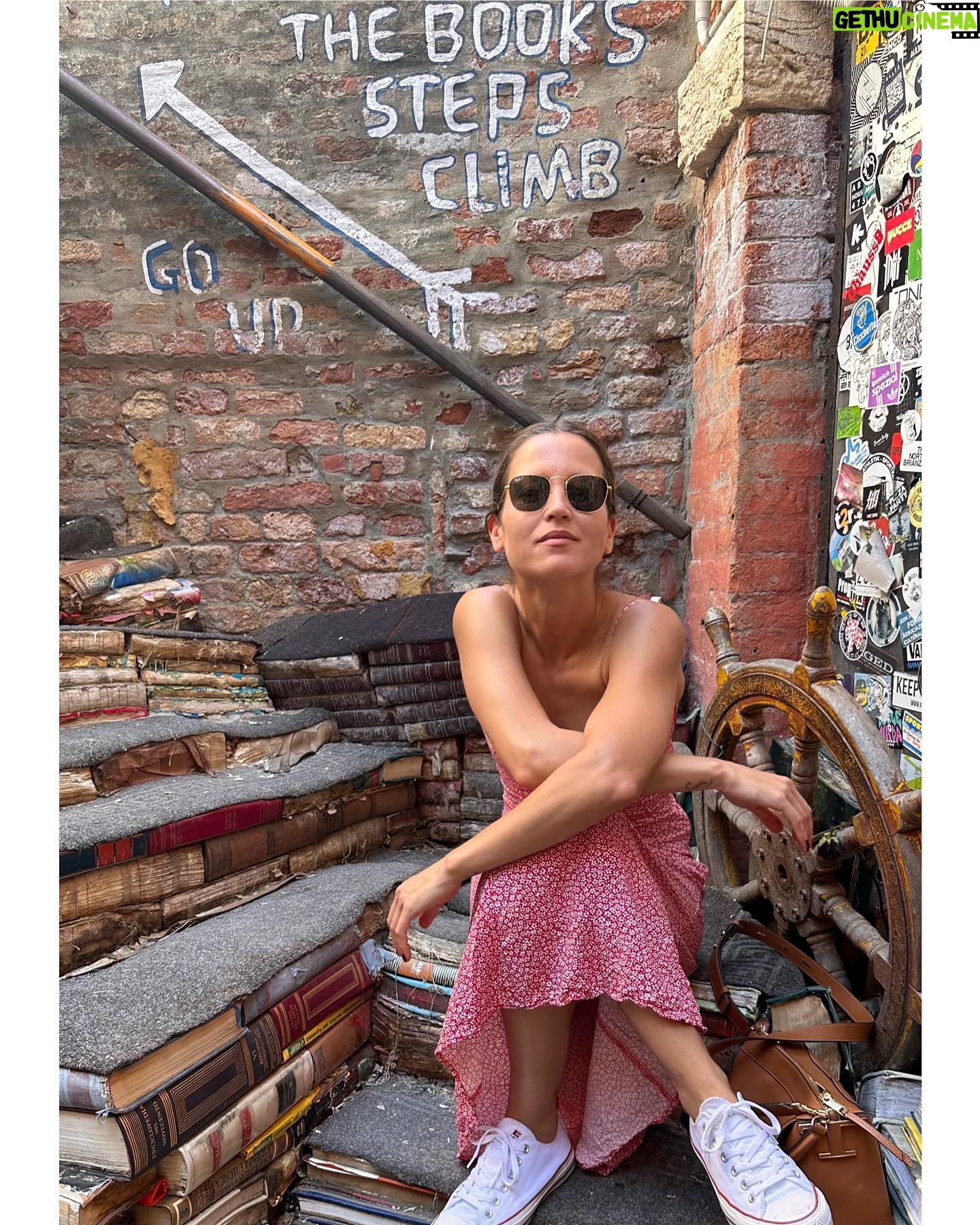 Ana Fernández - 20.2K Likes - Venecia sin alfombras rojas. 🍝 🎭🛶