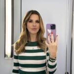 Ana Garcia Martins Instagram - Gostava de ter um euro por cada vez em que me visto de verde e ouço um “mudaste para o Sporting?” ou “isso já são influências do namorado?”. Estaria, neste momento, a escrever-vos de Bora Bora. Ou de Armação de Pêra, que está quase ao mesmo preço. Seeeeeempre gostei de verde, seeeeeempre usei verde, o verde já existia na minha vida antes de qualquer namorado, portanto larguem-me da mão e Benfica4ever.