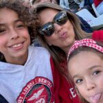 Ana Garcia Martins Instagram – Se assistimos a tantos jogos da equipa feminina como da masculina? Não (ainda), mas temos ido a alguns. E há sempre mais público. E é bonito ver que, quando estamos, o apoio e o entusiasmo são os mesmos. Hoje estavam 18 mil no Jamor, que é um número que já mete respeitinho, e foi toda uma festa. Que seja sempre a somar.