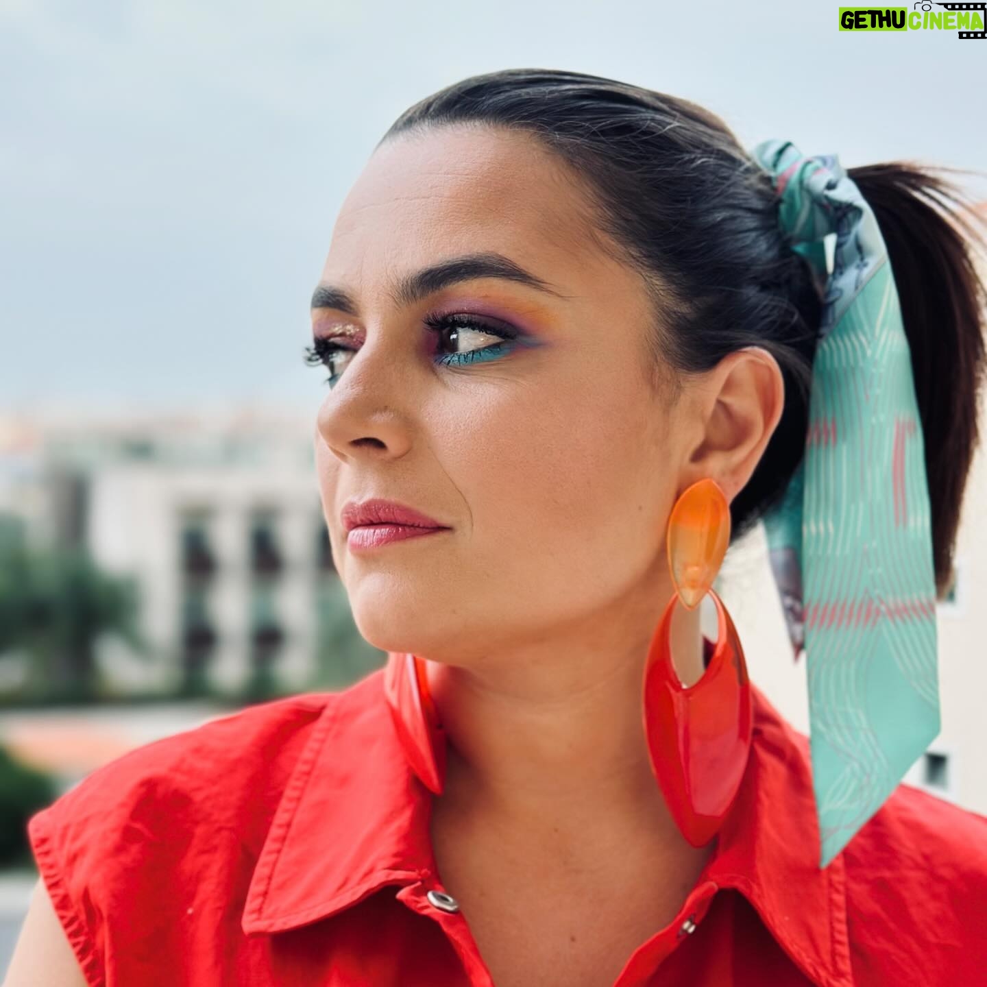 Ana Guiomar Instagram - Diz que o a festa 2 de hoje,look é #disco80.