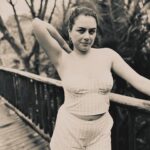 Ana Guiomar Instagram - A vida na Selva ás 9.00H da manhã, com cara de quem não tem nada para fazer, a não ser salvar o seu pequeno almoço dos macacos…
