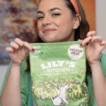 Ana Guiomar Instagram – A Páscoa é com toda a família, com um menu especial da Lily’s Kitchen para os patudos! 🐣

@lilyskitchenpetfood #LilysKitchen #AnimaisSãoFamília pub