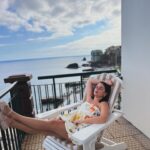 Ana Guiomar Instagram - Não parece, mas JURO que é trabalho! Receitas feitas por hoje. 💪 A @bestravel.viagens e o @visitmadeira, juntaram-se ao @maejanaotenhosopa para uma semana de receitas incríveis. Obrigada @thecliffbay pela vossa cozinha e simpatia. ❤️