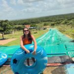 Ana Guiomar Instagram - Parque Aquático 😂. Apesar de ter entrado na terceira década como ele diz, continua a ser o irmão mais novo. Ganda puto.