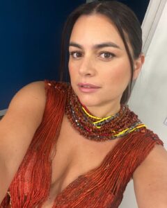 Ana Guiomar Instagram - Mais um dia no escritório da Bela Vida. 🧚 PS - a @martairia é uma guerreira dos figurinos.