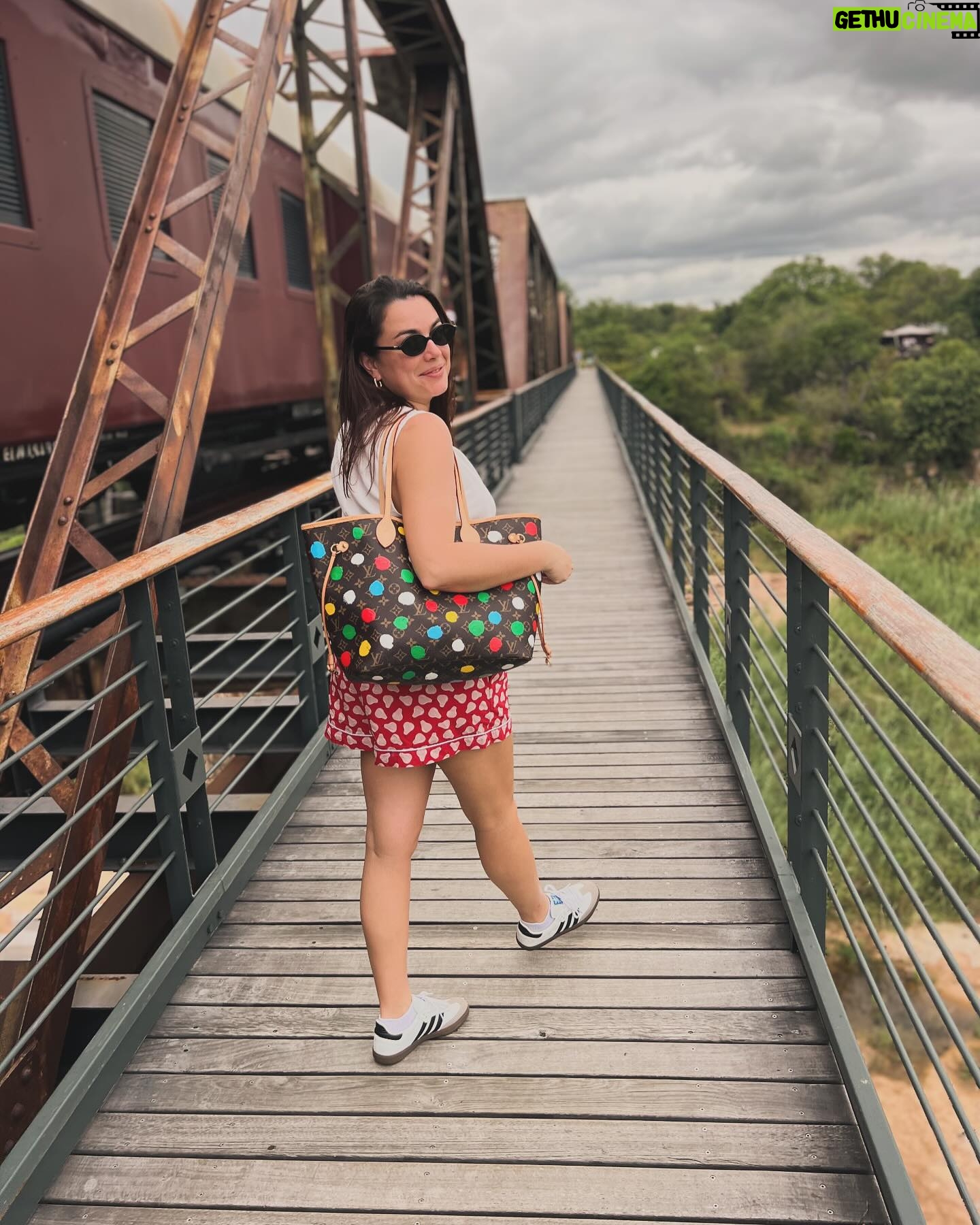 Ana Guiomar Instagram - Nada de leopardo, vamos seguir caminho até Maputo.