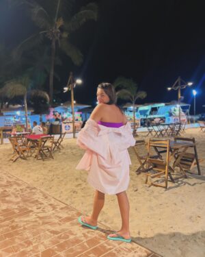 Ana Guiomar Instagram - Uma amiga disse me, escolheste a melhor semana para ir para aí! Vou ter que concordar @evajesusgoncalves .
Hoje houve bobo de camarão, o melhor que comi na vida @goncalo_ramirez .