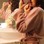 Ana Hikari Instagram - ✨Sabe aquele banho premium? 🫧✨ Agora você pode ter essa experiência de banho de qualidade todos os dias usando os sabonetes Flor de Ypê. E para facilitar esse novo hábito, Flor de Ypê tem várias versões em barra, líquido e barra vegetal pra te acompanhar no banho. Conheça as fragrâncias apaixonantes, que vão inspirar a sua rotina enquanto deixam sua pele gostosa e macia. #BanhoPremiumTodosOsDias #FlordeYpê #publicidade