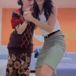 Ana Hikari Instagram – Tem mais casca de bala do que @_anahikari e @daphnebozaski? Não teeeeem! 😂 Uma é a casca de bala da outra! Desde ‘Malhação’ e agora em #FamíliaÉTudo 🫶