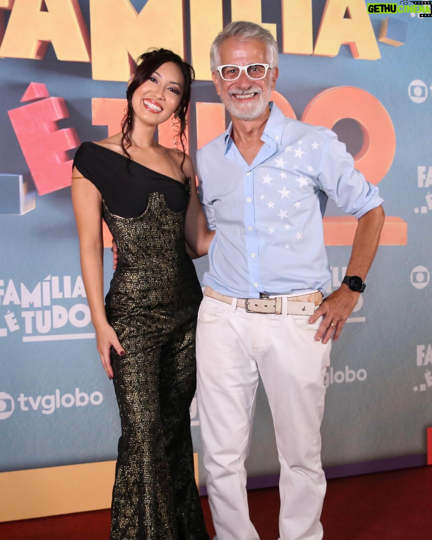 Ana Hikari Instagram - Dia 04 de Março na telinha da Dona Glô estreia a nossa nova novela das 7 #FamiliaÉTudo Venham conhecer a Mila 😉😈 Look: @estudiocena @shopfrancesca @carlospenna.design Styling: @laribenevenuto Make: @luckfigueiro Hair: @liamaracastro45 @andrecursino @viracomunicacao Fotos: Ellen Soares/Gshow e Roberto Filho / BRAZIL NEWS @ellensoares.auraestudio @robertofilho_profissional