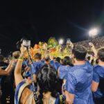 Ana Hikari Instagram - Vocês ja sabem que sou apaixonada pelo Carnaval desde que me entendo por gente, né? Então imagina minha felicidade quando soube que esse ano a @stanley1913_brasil decidiu elevar minha experiência, me levando pro Camarote da Sapucaí, acompanhada de seus novos lançamentos. Os novos modelos disponíveis são: • Pilsner Glass, diferentão e sofisticado, para os amantes de chopp e cerveja • ⁠Beer Tumbler, versátil, leve e prático. E eles têm garantia vitalícia! Eai, já sabe qual Stanley vai te acompanhar no Carnaval daqui pra frente? #CarnaStanley #MomentosLendarios #Carna2024 #Stanleypravida @nossocamarote @cseventos