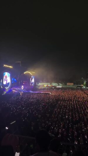 Ana Layevska Instagram - Conciertazo @rbd_musica los amo!!