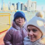 Ana Layevska Instagram - Someone is happy Masha quería conocer la Estatua de la libertad. Apenas hoy pudo pronunciar “estatua” y Statue…#viajes #nyc #momanddaughter