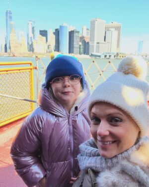 Ana Layevska Instagram - Someone is happy Masha quería conocer la Estatua de la libertad. Apenas hoy pudo pronunciar “estatua” y Statue…#viajes #nyc #momanddaughter