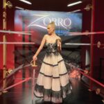 Ana Layevska Instagram - Nuestra @analayevska1 en la premier de #Zorro que se estrenará este 19 de enero, solo en @primevideomx. Stylist: @alo_murillo_ Outfit: @benitosantosoficial Makeup: @ger.parra Hairstyle: @gabiokka Joyería: @swarovski #AnaLayevska #TalentoZuma #Irina #PrimeVideo #Serie