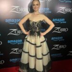 Ana Layevska Instagram - Nuestra @analayevska1 en la premier de #Zorro que se estrenará este 19 de enero, solo en @primevideomx. Stylist: @alo_murillo_ Outfit: @benitosantosoficial Makeup: @ger.parra Hairstyle: @gabiokka Joyería: @swarovski #AnaLayevska #TalentoZuma #Irina #PrimeVideo #Serie
