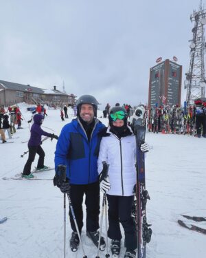 Ana Layevska Instagram - Magnífico e inolvidable!!! Amé #monttremblant y definitivamente el SKI es de los deportes más arriesgados y divertidos que hay. Gracias mi amor @rodrimoreira por animarnos a ir todos..Masha y Santi por hecharle ganas en el SKI