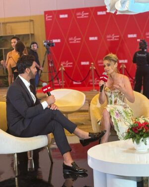 Ana Layevska Instagram - Gran noche e inolvidables momentos. Gracias @premios_platino @hotelxcaretmexico  Outfit @steponfashion Vestido 👗 @mariaximenavestidos  Zapatos 👠 @zapateriasmexico y todas las fotos 📷 @rodrimoreira