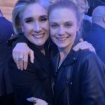 Ana Layevska Instagram - Increíble coincidencia de la vida. Tuve la oportunidad de conocer a una de las actrices que más admiro..Jodie Foster. Me han dicho toda la vida que me parezco a Jodie cuando hizo Taxi Driver. No sé.. ustedes dirán pero lo que más me da gusto es ver a @issitalopez triunfar con una serie espectacular que escribió,creo y dirigió. @issitalopez me dirigió en la película Casi Divas hace muchos años y siempre he admirado su creatividad y dedicación. Hoy es una gran fuente de inspiración para todas nosotras,porque su talento es reconocido y admirado y eso me pone muy feliz! Me da mucho gusto ver cuando los sueños se cumplen!!! Y vean #truedetective por @hbomaxla les va a encantar!!