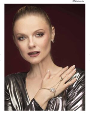 Ana Layevska Instagram - @analayevska1 es la portada de @luvan_magazine en su edición mar-abr 2024. 

Gracias @americalunaortega por el espacio. 

Foto: @oscarponcemx 
Joyería: @anniestar_jewelry 
Stylist: @karinaponzo
Makeup & airstylist: @tmc_mexico