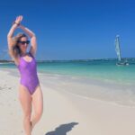 Ana Layevska Instagram - Secuencia de playa como debe de ser… #riveramaya