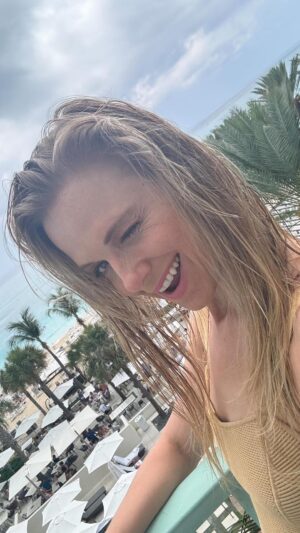 Ana Layevska Instagram - Take me back... Mi pequeño recuento de las vacaciones de ensueño en #lasislascaiman. Muchas gracias @luxuslifemx y @visiteislascayman por este inolvidable viaje de aniversario de 10 años de casados con @rodrimoreira a cada uno de los que participaron,nos consintieron,por la hospitalidad y atención !! Fue un inolvidable regalo!
@westingcayman @ritzcarltongrandcayman @seafireresort @vitaminseacayman @grandoldhouse_cayman