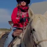Ana María Polo Instagram - ¡Hola amigos! Les compartí en mi página de Facebook de los momentos mas especiales de este último año, vayan a ver el video completo! Viene con una sorpresa muy especial…la canción! Gracias por sus buenos deseos de cumpleaños! #hedicho #casocerrado #drapolo #birthdaygirl