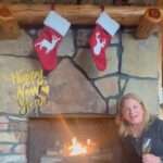 Ana María Polo Instagram - ¡Feliz Año Nuevo! 🥂 Gracias por compartir conmigo en el 2022! #HeDicho #2023