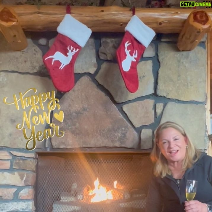 Ana María Polo - 45.8K Likes - ¡Feliz Año Nuevo! 🥂 Gracias por compartir conmigo en el 2022! #HeDicho #2023