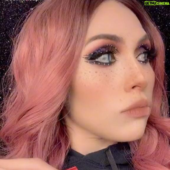 Ana María Polo Instagram - ¡Hola amigos! ¡Feliz comienzo de mes! ¿Por cierto, a quien más le han diagnosticado falta de dinero? Me divierto mucho viendo lo creativos que pueden ser con los vídeos. Recuerden que yo también tengo cuenta de TikTok y me pueden seguir en @AnaMariaPoloTVOficial ¡Saludos y feliz febrero para todos! #HeDicho #CasoCerrado #AnaMariaPolo