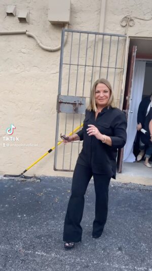 Ana María Polo Instagram - ¡Hola amigos! ¿Cómo están por acá? 

Les dejo este nuevo #TikTok que subí a mi cuenta oficial mostrándoles un poco el detrás de cámara 🎥 del nuevo programa Dra. Polo Investiga. 

Si no me siguen todavía en @tiktok me encuentran cómo ➡️AnaPoloTVOficial
¡Se me cuidan! 

#HeDicho #CasoCerrado #AnaMariaPolo