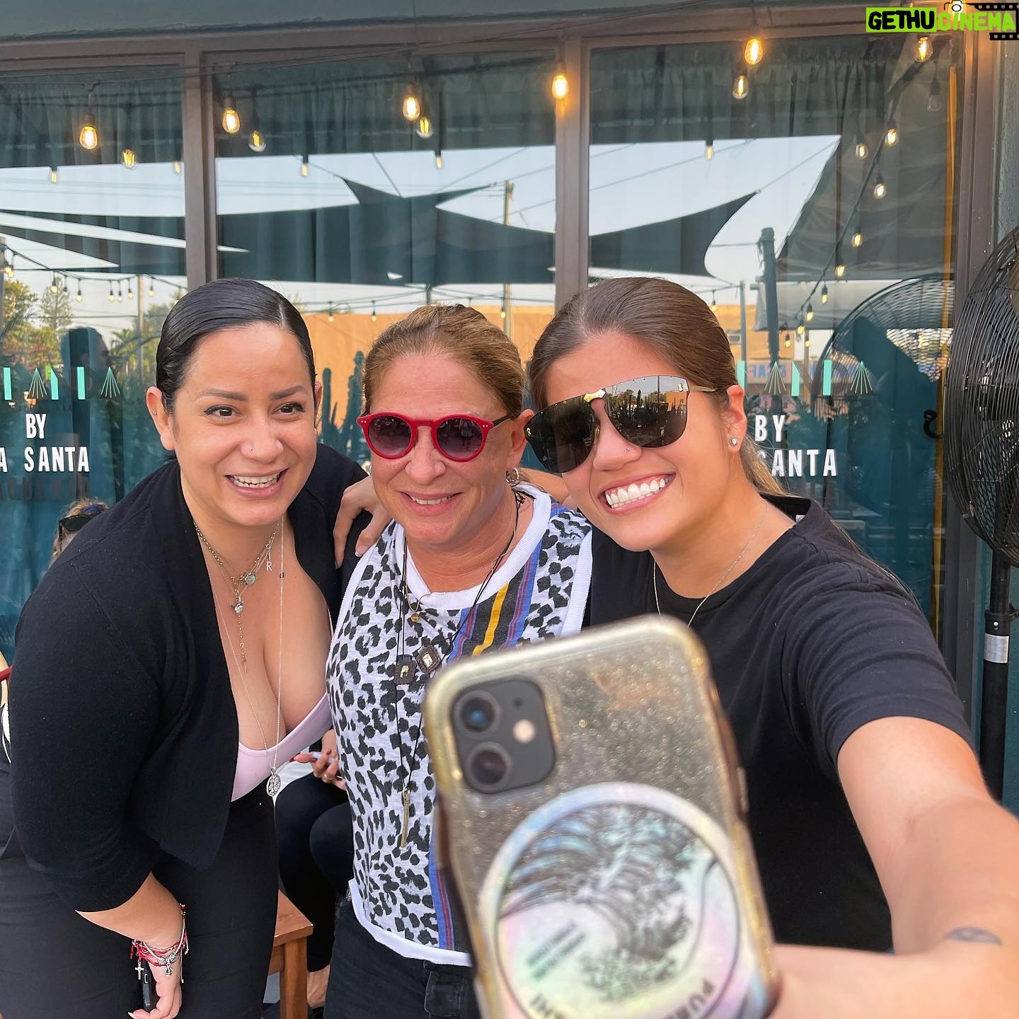 Ana María Polo Instagram - Esté en la playa, trabajando o de paseo, me encanta saludarlos. ¡Mis fans son los mejores! Saludos a todos ustedes y gracias por el cariño que siempre me demuestran. #HeDicho #CasoCerrado #AnaMariaPolo