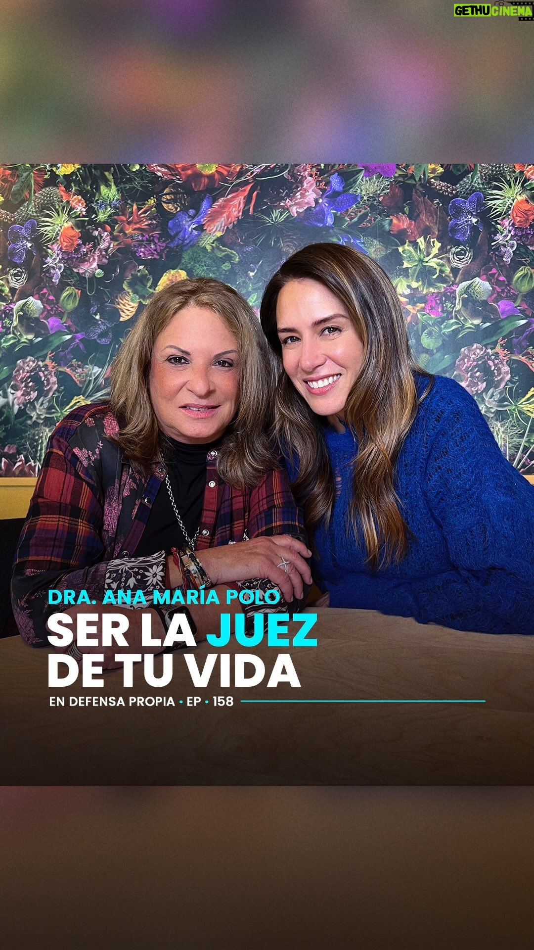 Ana María Polo - 177K Likes - LA DRA POLO EN DEFENSA PROPIA🎙️👩⚖️
Hoy converso con una de las mujeres más queridas por los televidentes de habla hispana, la Dra. Polo @anapolotv, creadora y conductora del programa “Caso Cerrado” transmitido por más de 20 años, 13 temporadas y llegó a tener 3 horas diarias en la tv hispana de Estados Unidos.
Ana María Polo nos cuenta cómo cambió su vida luego de retirarse de la TV en el 2019, redescubriéndose, descansando, viajando y disfrutando desde un lugar más tranquilo y reflexivo luego de trabajar tanto. Hablamos sobre cómo encontró la fusión perfecta entre su profesión de abogada y ser artista, dándole vida a Caso Cerrado y a su vez, ayudando a tantas personas fuera de la TV sin planificarlo.
También cuenta su proceso luego de padecer de cáncer de mama, los aprendizajes luego de los 60 años, el gozo, la culpa y con lo que lucha de ella misma actualmente.
Ana es referencia para muchos latinxs hoy en día, y en este episodio, en vez de alzar su voz en defensa de los demás, habla #EnDefensaPropia
Escucha el episodio YA DISPONIBLE en todas las plataformas de audio: spotify, google podcasts, apple podcasts, amazon music y en mi canal de youtube.
#ErikaDeLaVega #podcast #casocerrado #anamariapolo #drapolo #doctorapolo