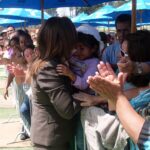 Ana María Polo Instagram - Ya sea a mi familia, amigos, compañeros de trabajo o alguien que me saluda en la calle, disfruto mucho un abrazo de esos que se dan de corazón ♥️ Es la mejor manera de comunicar emociones y sentimientos sin tener que decir una palabra. ¿A quién quieres abrazar hoy? #NationalHuggingDay #CasoCerrado #HeDicho #AnaMariaPolo
