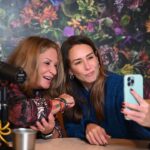 Ana María Polo Instagram - En las fotos pueden percibir lo bien que la pasé grabando una entrevista para el podcast de la fabulosa @erikadlvoficial Pronto podrán escuchar la conversación dónde hablamos de todo. ¡Desde política hasta la menopausia! ¡Pendientes! 👀 #HeDicho #CasoCerrado #AnaMariaPolo