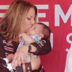 Ana María Polo Instagram - Besos y más besos para compartir el mensaje de @su2c Súmate a esta campaña con tú donación. 😘😘😘 Spread the love and donate to @su2c so we can #KissCancerGoodbye. 💋 #HeDicho #CasoCerrado #AnaMariaPolo