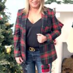 Ana María Polo Instagram - Las navidades son para pasarla bien en familia. ¡Así que, de mi familia a la tuya, quería desearte una Feliz Navidad! Como sé que este año se han portado bien, estoy segura que recibirán todo lo que pidieron: Amor, Salud, Felicidad y Prosperidad. ¡Feliz Navidad! #HeDicho #CasoCerrado #AnaMariaPolo #Ad #OmegaXL