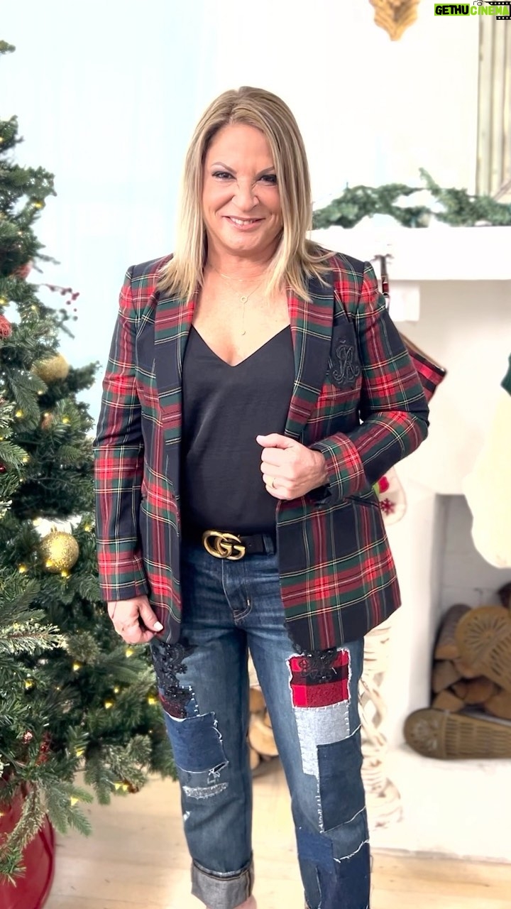 Ana María Polo - 52.6K Likes - Las navidades son para pasarla bien en familia. ¡Así que, de mi familia a la tuya, quería desearte una Feliz Navidad! Como sé que este año se han portado bien, estoy segura que recibirán todo lo que pidieron: Amor, Salud, Felicidad y Prosperidad. ¡Feliz Navidad!
#HeDicho #CasoCerrado #AnaMariaPolo
#Ad #OmegaXL