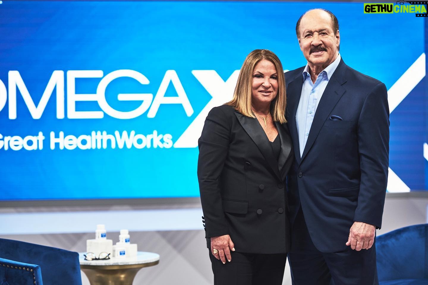 Ana María Polo Instagram - ¡Amigos! ¿Cómo están por aquí? Paso a contarles que ya salió al aire Dra. Polo Investiga, el nuevo show de @omegaxlenespanol Pronto les compartiré un vídeo del detrás de cámara 🎥 para que vean cómo lo grabamos. ¡Se me cuidan! #HeDicho #CasoCerrado #AnaMariaPolo