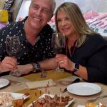 Ana María Polo Instagram – Tremenda sorpresa me dieron mis amigos de @telefe y @marley_ok del programa #PorElMundo. Fue un placer compartir con ellos durante una típica cena #argentina con comida deliciosa 🍷

#HeDicho #CasoCerrado #AnaMariaPolo