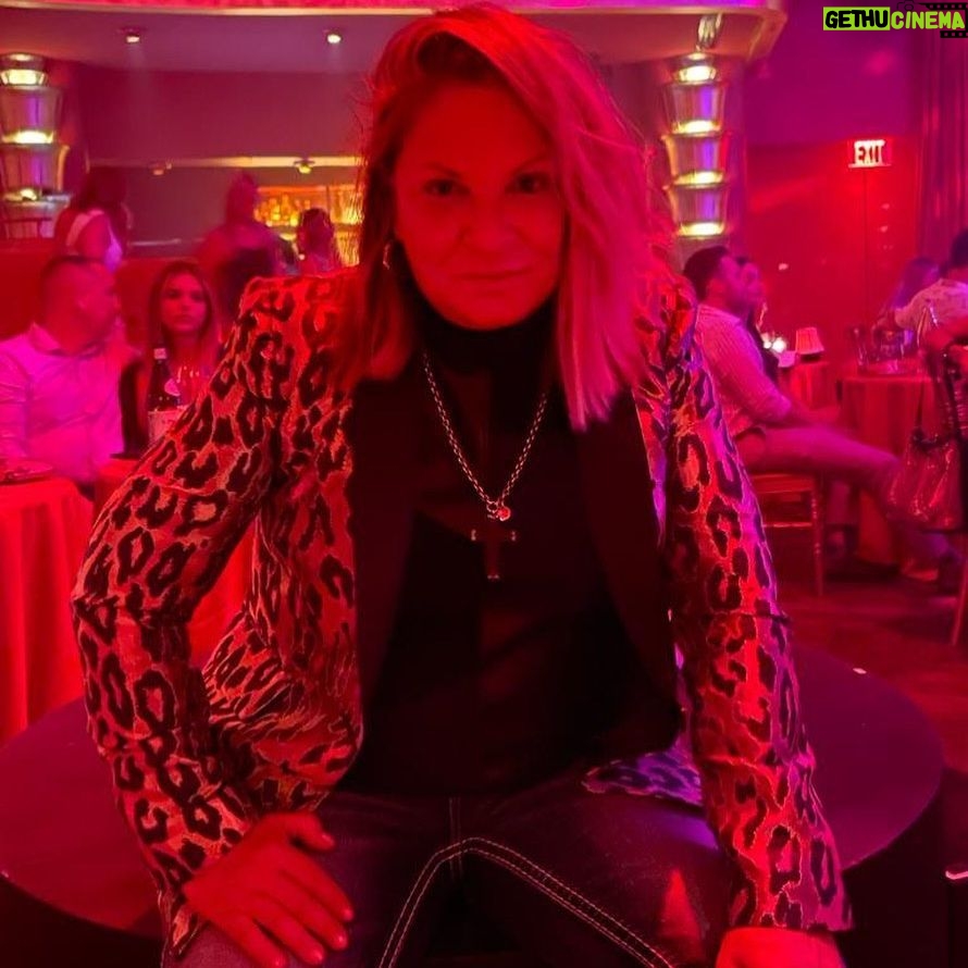 Ana María Polo - 34.4K Likes - Nunca pierdas tu sexy…. ❤️
#HeDicho #CasoCerrado #AnaMariaPolo