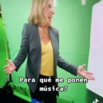 Ana María Polo Instagram - ¡Feliz jueves amigos! Lo que pasa en el set cuando me ponen música 🎶 #HeDicho #CasoCerrado #AnaMariaPolo