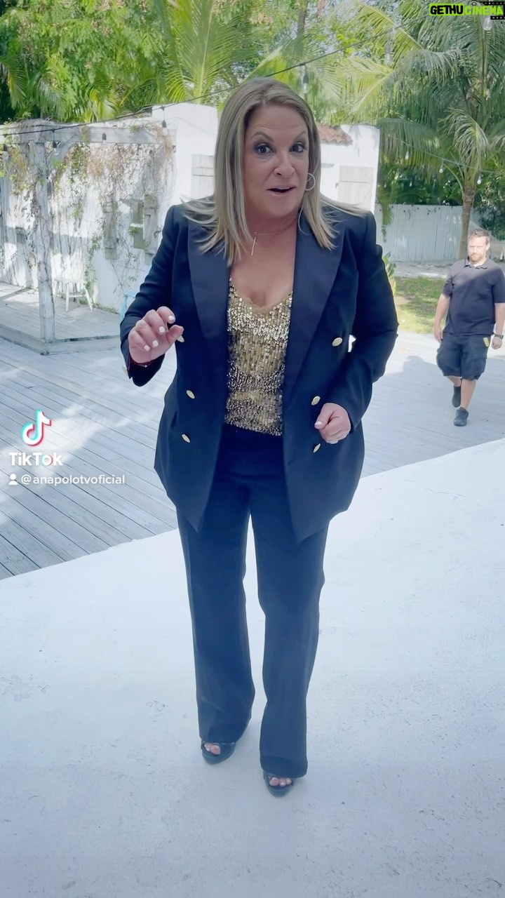 Ana María Polo - 96.8K Likes - Celebrando el Día Internacional de la Felicidad aún trabjando 💃🏻💃🏻💃🏻
Los quiero!
#HeDicho #CasoCerrado #AnaMariaPolo
#InternationalDayofHappiness