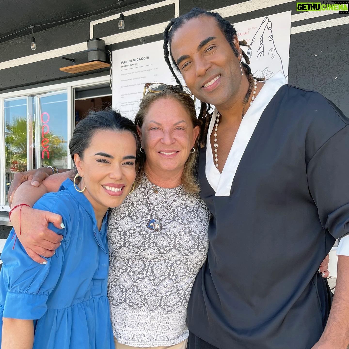 Ana María Polo Instagram - En mi nombre y en nombre de todos los cubanos, les doy las gracias por mantenerse firme e incansable en la lucha de una #CubaLibre Los admiro 🇨🇺❤️ #PatriaYVida @yotuel @beatrizluengo #HeDicho #CasoCerrado #AnaMariaPolo