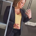 Ana María Polo Instagram - A todos los amigos que nos siguen de todas partes del mundo un saludo muy especial. Gracias de verdad por tanto cariño y respeto que recibo de ustedes. Esta mañana leí en una publicación, un mensaje que decía que el AMOR es la fuerza más poderosa del universo. ¡Estoy de acuerdo! Nada hay que nos de ese impulso necesario para lograr las cosas que queremos, como el amor. Busca adentro y encuéntralo en tu interior. Así manifestarás cosas increíbles. Les agradezco también ya que esa buena energía que recibo de ustedes me alegra los días. ¡Los quiero! #HeDicho #CasoCerrado #AnaMariaPolo